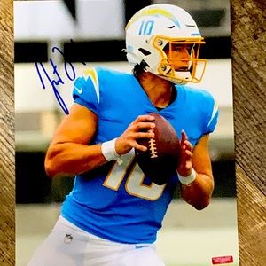 Justin Herbert Los Angeles Chargers Autographed Signed 8x10 Photo COA
